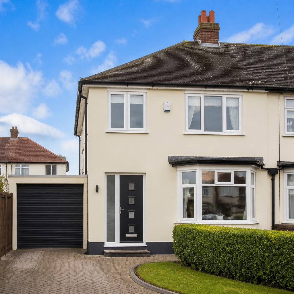 Magnolia silicone render on a UK semi-detached house